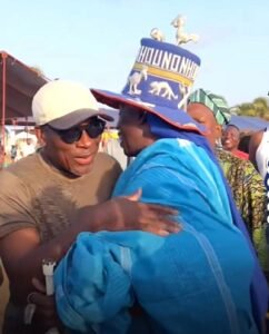 Lire la suite à propos de l’article Ouidah Blue Festival : Talon communie avec les populations à Pâques