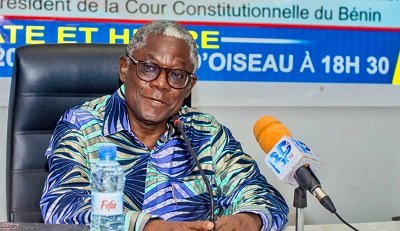 You are currently viewing Sénat et “trêve politique” : Pr Théodore Holo clarifie sa position