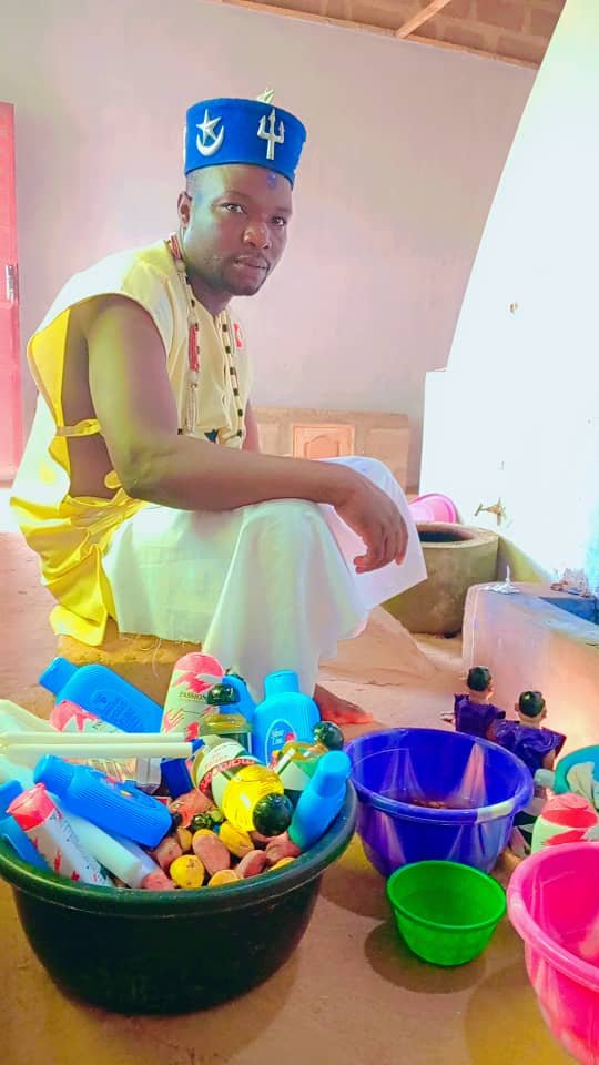 Lire la suite à propos de l’article Présidentielle 2026: Hounnon Edessoun invoque les dieux pour un scrutin pacifique