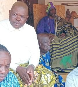 Lire la suite à propos de l’article Présidentielle 2026 : Paul Hounkpè en visite au palais de Dada Gbêhanzin à Djimè