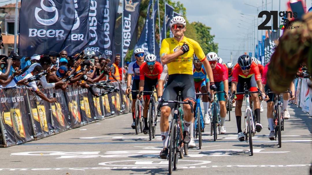 You are currently viewing 5e étape Tour du Bénin 2026: Le maillot jaune Kristians Belohvosciks confirme son rang par une nouvelle victoire