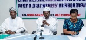 Lire la suite à propos de l’article Atelier parlementaire à Zinvié : Des députés décortiquent le projet de loi sur l’environnement