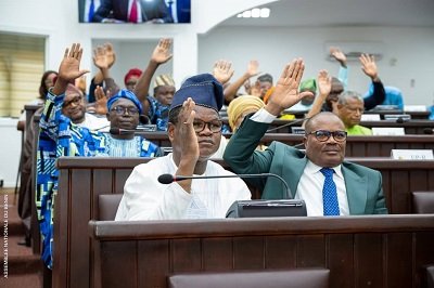 You are currently viewing Examen de la loi de règlement définitif du budget 2024 au parlement : La 10ème législature adopte son premier texte à l’unanimité