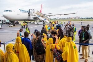 Lire la suite à propos de l’article Hadj 2026 : Le premier vol des pèlerins Béninois a pris le départ de Cotonou