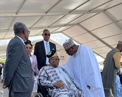 You are currently viewing Investiture de Wadagni : Yayi, Soglo, Dangoté…de grosses présences