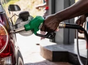 Lire la suite à propos de l’article Hydrocarbures : Le prix de l&rsquo;essence grimpe à 725 FCFA le litre