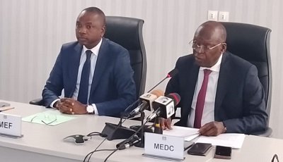 You are currently viewing Ministère du Développement : Bio Tchané transmet les charges au Ministre de l’Économie et des Finances Aristide Mèdénou