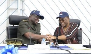 Lire la suite à propos de l’article Lutte contre les inondations : Cotonou scelle un pacte citoyen pour renforcer sa résilience urbaine