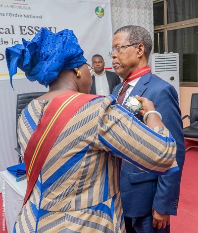 You are currently viewing Distinction honorifique : Le médiateur Pascal Essou élevé à la dignité de Grand officier