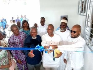 Lire la suite à propos de l’article Presse béninoise : Édouard Loko inaugure une Maison des Médias rénovée 