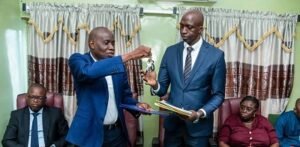 Lire la suite à propos de l’article Vie institutionnelle : Kamel Lafia Boro prend la tête de l’Ordre des médecins du Bénin