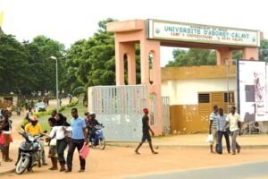 Lire la suite à propos de l’article Allocations universitaires : Survie, projets et loisirs…Quand le sort des  bourses  vacille dans la poche des  bénéficiaires