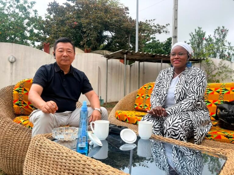 « Ma colline de Ma’anling » : À Cotonou, Wang Chengze fait dialoguer la mémoire des Femmes Soldates Rouges avec celle des Agoodjié du Dahomey