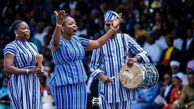 Lire la suite à propos de l’article Fête de l’indépendance du Bénin : L&rsquo;hymne national en Dendi, un tableau linguistique fort du 66ᵉ anniversaire
