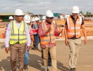 Lire la suite à propos de l’article EHUA Industries : À la GDIZ, le ministre Bloukounon Goubalan constate l’avancement du chantier