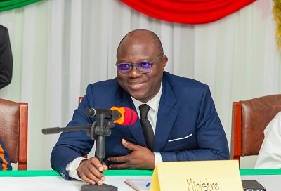 You are currently viewing Éducation : Le ministre Armand Kuyema Natta à l’écoute des réalités du terrain dans le Nord