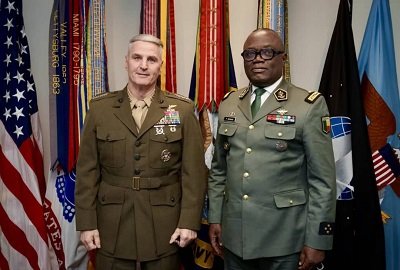 You are currently viewing Coopération militaire : Fructueux Gbaguidi échange avec de hauts responsables américains au Pentagone