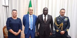 Lire la suite à propos de l’article  Coopération militaire : Échanges fructueux entre  le Ministre Agonkan et l’Ambassadeur italien