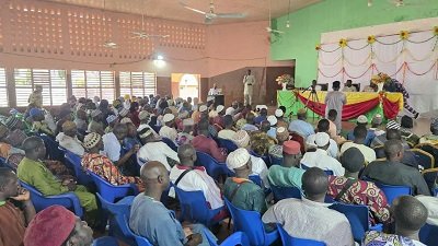 You are currently viewing Tournée du ministre  porte-parole Wilfried Houngbédji : À Djougou, le gouvernement Wadagni défend  ses premières actions