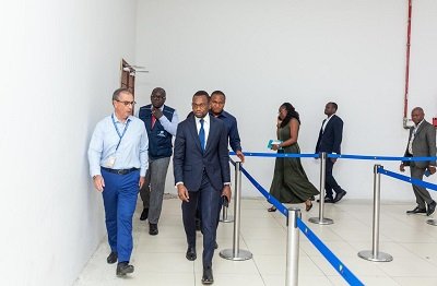 You are currently viewing Prévention d’Ebola au Bénin : Benjamin Hounkpatin inspecte le dispositif sanitaire à l’aéroport de Cotonou