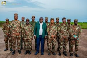 Lire la suite à propos de l’article Défense nationale : Le ministre Agonkan  visite  l’École aéronautique militaire de Cana