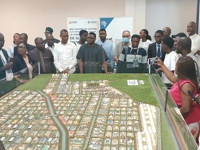 You are currently viewing Forum des zones économiques spéciales : À la GDIZ, les participants découvrent les avancées de l’industrialisation au Bénin